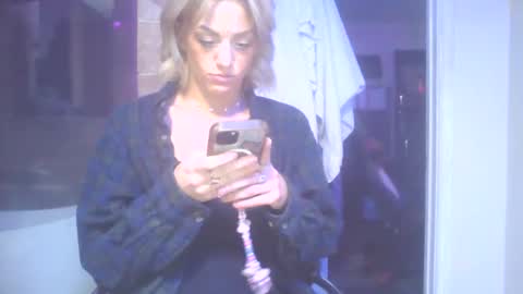 reversecowgirl713 online show from February 2026 03:36:02 AM