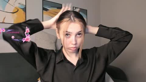 Elin online show from December 2024 01:24:02 AM