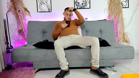 reymasterhot online show from December 2025 03:58:02 AM