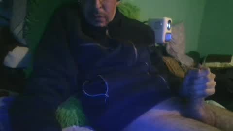 reyes_albert2006 online show from January 2025 11:52:01 AM