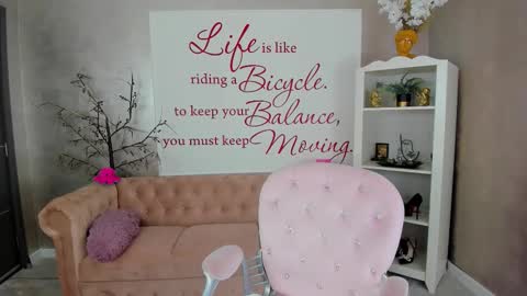 Snapshot of reynathevixen chatting on October 2025 04:24:02 PM online show from October 2025 04:24:02 PM