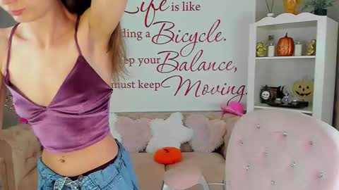 Snapshot of reynathevixen chatting on November 2025 05:35:02 PM online show from November 2025 05:35:02 PM