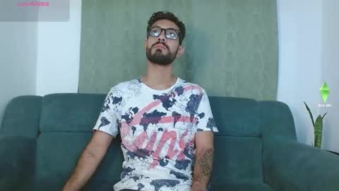 Snapshot of reypablo1 chatting on October 2025 10:52:02 PM REY PABLO Independent online show from October 2025 10:52:02 PM