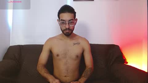 Snapshot of reypablo1 chatting on November 2025 10:01:01 PM REY PABLO Independent online show from November 2025 10:01:01 PM