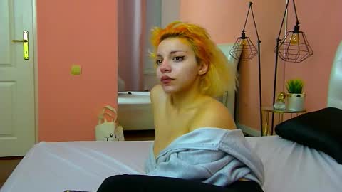 Snapshot of rheaduvall chatting on February 2026 05:01:02 AM Rhea online show from February 2026 05:01:02 AM