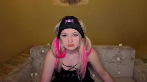 Snapshot of rheamoonn chatting on March 2026 09:03:02 AM Grace online show from March 2026 09:03:02 AM