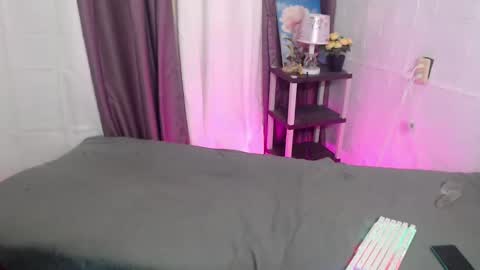 HI GUYS IM RHIAN PLEASE GIVE ME THUMBS UP online show from March 2025 04:44:02 PM