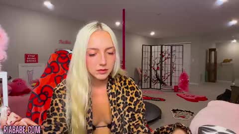 ria  online show from October 2025 03:04:01 AM