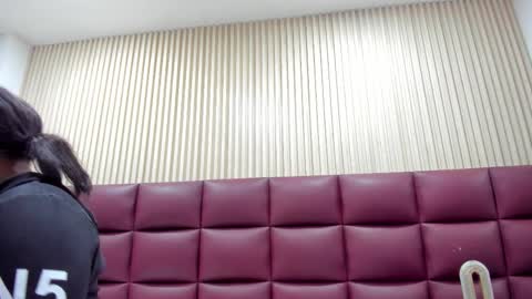 Riana online show from November 2025 09:20:02 PM