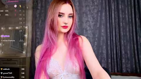Snapshot of riawoods chatting on April 2026 10:03:01 PM Ria Woods online show from April 2026 10:03:01 PM