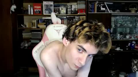 Snapshot of richard_and_lily chatting on November 2025 09:48:02 PM little Richard online show from November 2025 09:48:02 PM