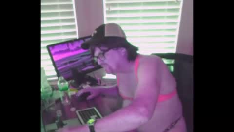 Snapshot of richbuttlonelee chatting on July 2026 07:05:02 PM richbuttlonelee online show from July 2026 07:05:02 PM