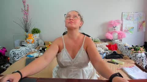 Snapshot of richlucky555 chatting on June 2026 01:17:02 PM Anna - not anna - right Anna online show from June 2026 01:17:02 PM