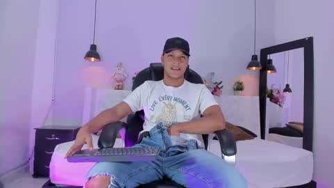 Ricky  online show from December 2024 09:11:01 PM