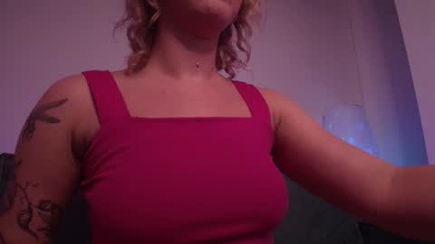 Snapshot of rikaraily chatting on February 2025 11:01:02 AM Rika online show from February 2025 11:01:02 AM