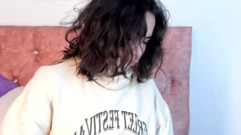 Snapshot of riley_colors chatting on March 2025 10:28:02 PM Riley online show from March 2025 10:28:02 PM