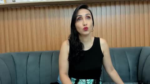 Snapshot of riley_reid_milf chatting on May 2026 12:35:02 PM Oriana online show from May 2026 12:35:02 PM