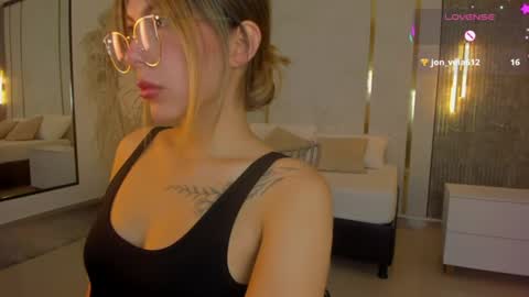 Snapshot of riley_sierra chatting on June 2026 01:23:01 PM Riley Sierra online show from June 2026 01:23:01 PM