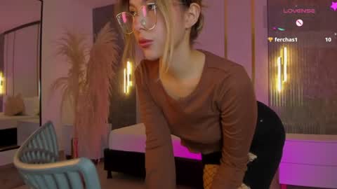 Snapshot of riley_sierra chatting on June 2026 01:10:02 PM Riley Sierra online show from June 2026 01:10:02 PM