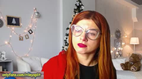 Snapshot of rileycomely chatting on January 2025 10:02:02 PM RileyComely online show from January 2025 10:02:02 PM