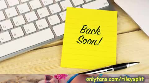 Snapshot of rileycomely chatting on January 2025 02:33:01 AM RileyComely online show from January 2025 02:33:01 AM