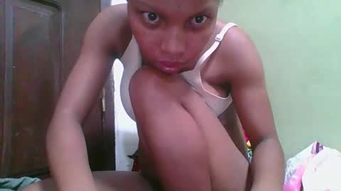 Snapshot of rinah654271 chatting on May 2026 04:01:02 PM rinah654271 online show from May 2026 04:01:02 PM