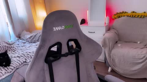   DianaBrite            fansl y online show from March 2026 10:53:01 AM