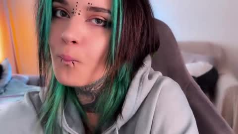   DianaBrite            fansl y online show from May 2026 01:18:02 PM