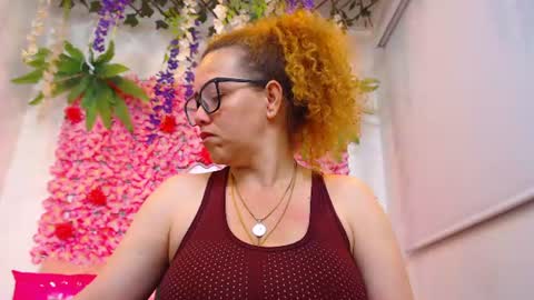 Snapshot of risitos_de_oro_ chatting on June 2026 10:38:02 AM Risitos De Oro online show from June 2026 10:38:02 AM