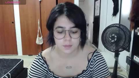 Snapshot of rivadeneira222 chatting on September 2025 04:07:02 PM PeachSalinger online show from September 2025 04:07:02 PM