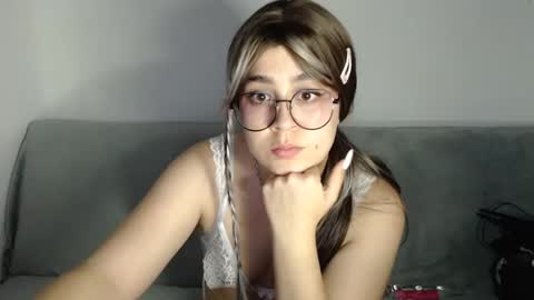 Snapshot of rivadeneira222 chatting on September 2025 08:08:01 AM PeachSalinger online show from September 2025 08:08:01 AM