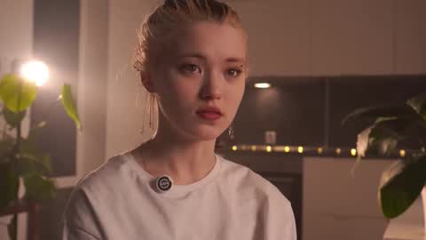 Snapshot of rivagosnell chatting on February 2026 04:25:02 PM Akemi online show from February 2026 04:25:02 PM