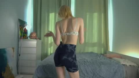 Akemi online show from April 2026 04:13:02 AM