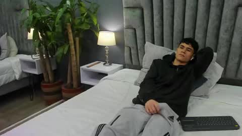 Roan Birkin online show from February 2025 07:31:02 PM