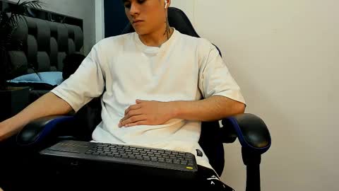 Roan Birkin online show from October 2025 07:25:01 PM