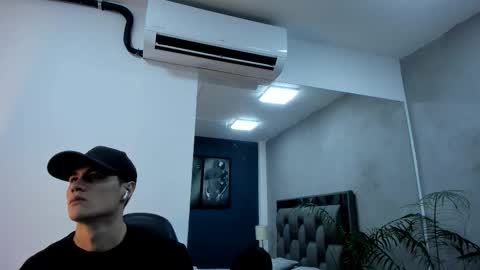 Roan Birkin online show from December 2025 07:43:01 PM