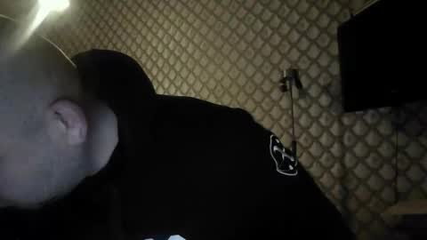 rob18997 online show from November 2025 05:11:01 PM