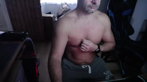 Snapshot of rob28101 chatting on November 2025 08:08:02 AM rob online show from November 2025 08:08:02 AM