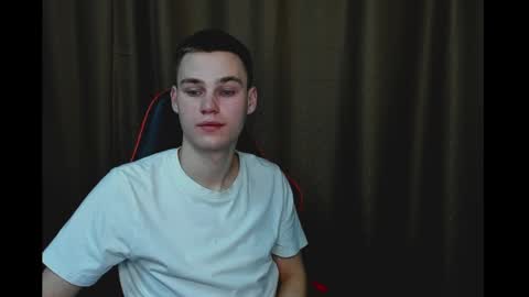 robert10211 online show from December 2024 02:15:01 PM