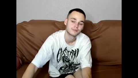 robert10211 online show from November 2025 10:28:01 AM