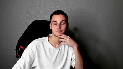 robert10211 online show from November 2025 09:53:02 AM