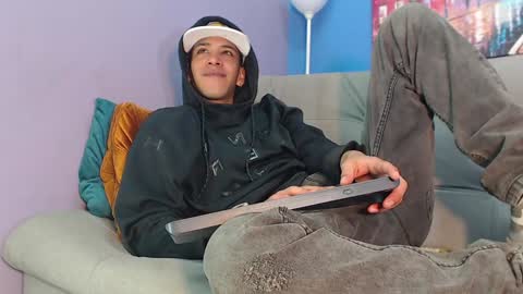 Snapshot of robert_kingg chatting on December 2024 03:44:01 PM robert_kingg online show from December 2024 03:44:01 PM