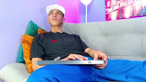 Snapshot of robert_kingg chatting on February 2025 06:51:02 AM robert_kingg online show from February 2025 06:51:02 AM