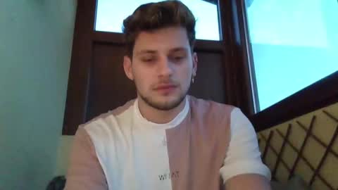 Snapshot of roberto_twink1 chatting on January 2025 05:40:02 AM Roberto online show from January 2025 05:40:02 AM