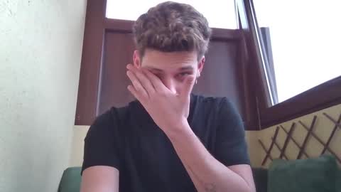 Snapshot of roberto_twink1 chatting on February 2025 06:48:01 AM Roberto online show from February 2025 06:48:01 AM