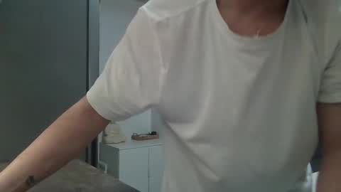 Snapshot of roberto_twink1 chatting on February 2025 07:33:01 PM Roberto online show from February 2025 07:33:01 PM