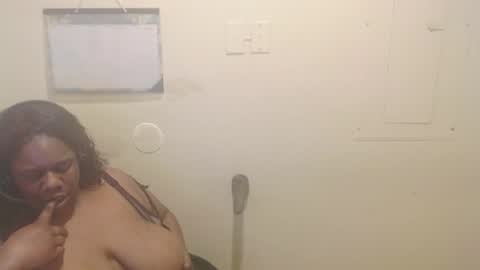 Snapshot of robertswhitney52 chatting on October 2025 02:14:01 PM robertswhitney52 online show from October 2025 02:14:01 PM