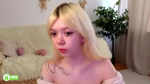 Snapshot of rochelle_dolly chatting on June 2026 09:44:01 AM rochelle_dolly online show from June 2026 09:44:01 AM