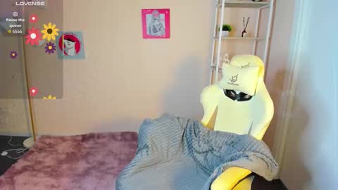 Snapshot of rockett_bunny chatting on September 2025 12:03:01 AM Rockett online show from September 2025 12:03:01 AM