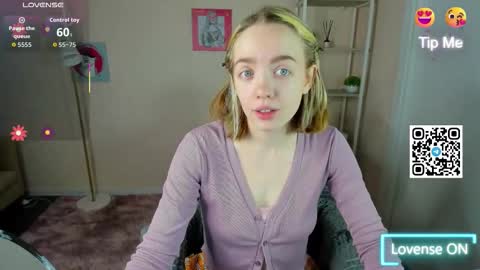 Snapshot of rockett_bunny chatting on October 2025 01:26:01 AM Rockett online show from October 2025 01:26:01 AM